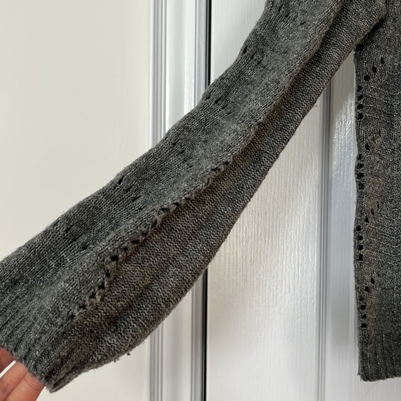 Grey gap sweater size XS - Picture 2 of 5